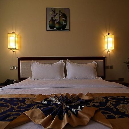 Farah Hotel Apartment Maszkat Kültér fotó