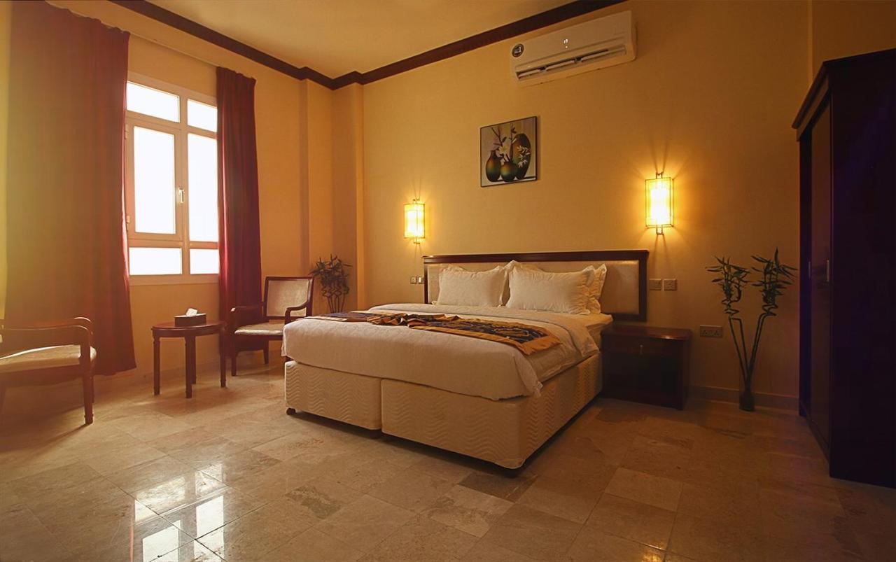Farah Hotel Apartment Maszkat Kültér fotó
